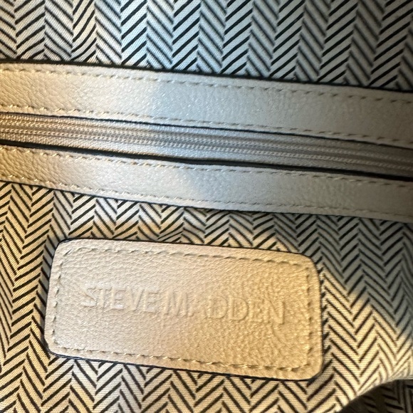STEVE MADDEN LIGHT GRAY / TAUPE COLOR BAG. - Picture 12 of 12